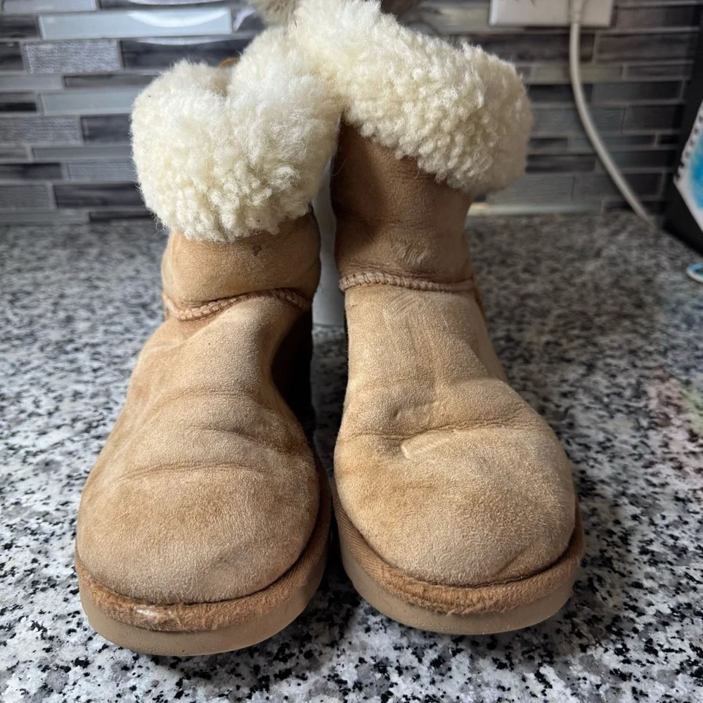 UGG Krista Bell Lace Up Boots Tan Shearling Winter Boots Size 8